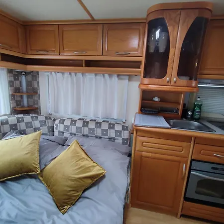 Campsite Jasta - Przyczepa Do Wynajecia - 5 Minut Od Zatoki, Na Dradze, Flowcamp Jastarnia
